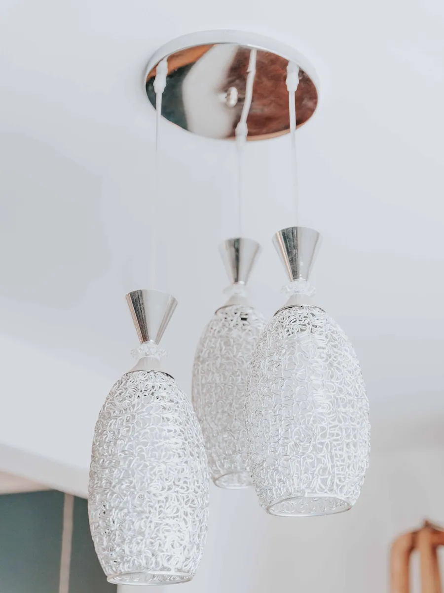 Warm lighting detail integrated into a false ceiling